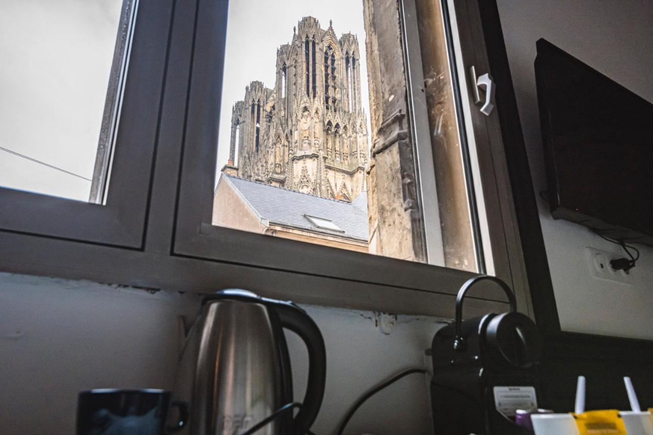 Tournelles Vue Cathedrale- Maison Climatisee Du Xvie Siecle Classee Apartment Reims Bagian luar foto